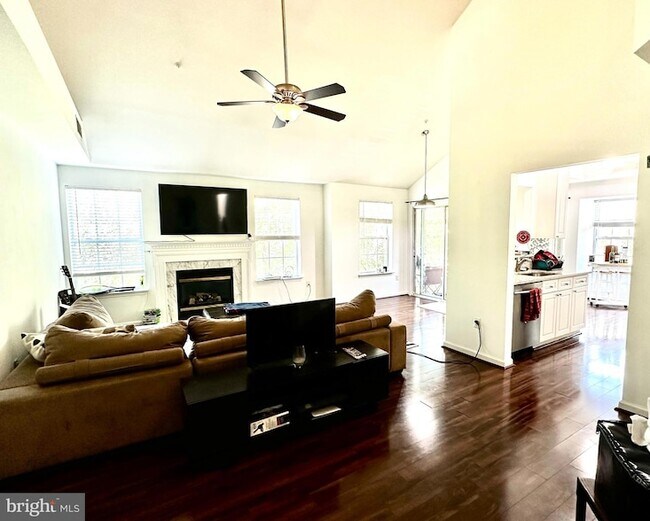 Foto del edificio - 5958 Founders Hill Dr