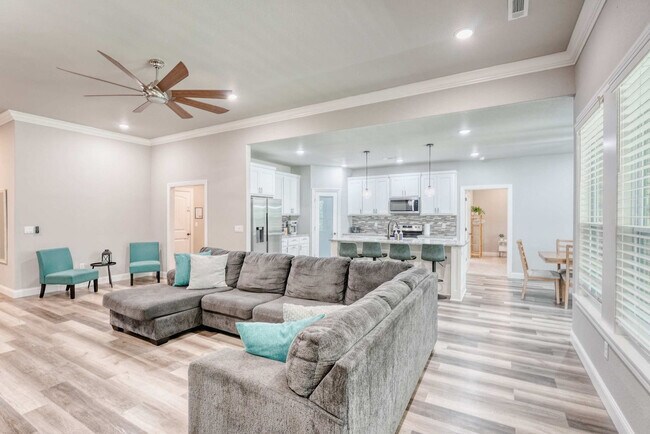 Building Photo - 5 Mawnan Ln