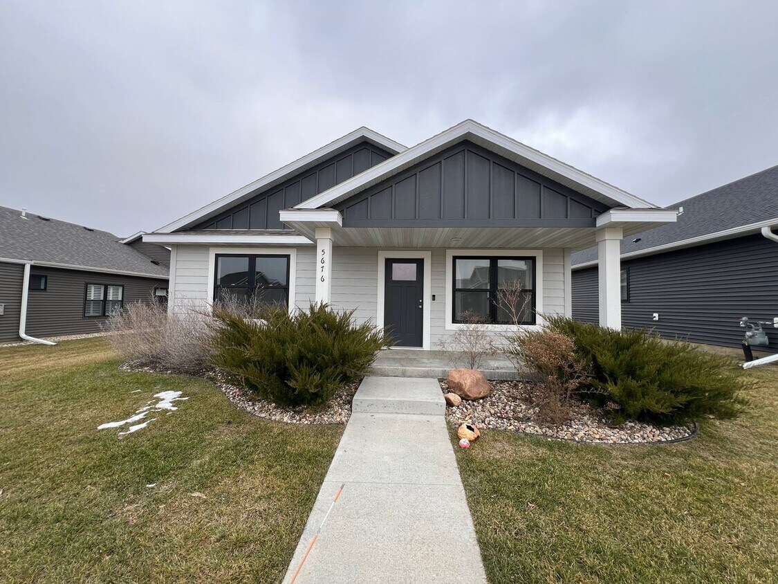 Primary Photo - Modern 2 bedroom, 1 bathroom Townhouse wit...