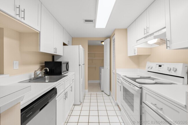 Foto del edificio - 9855 Westview Dr