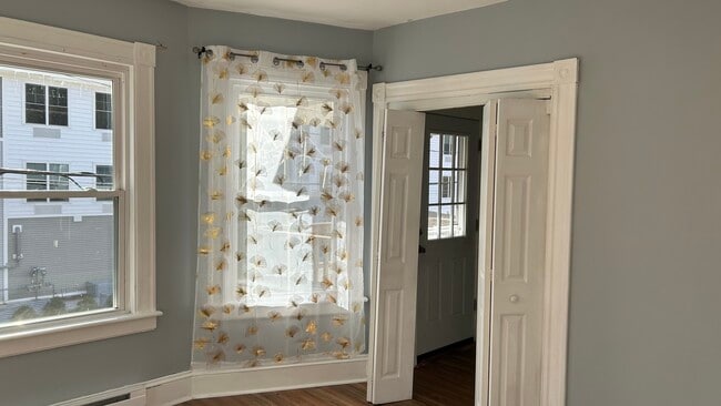 Building Photo - 20 Myrtle Ave