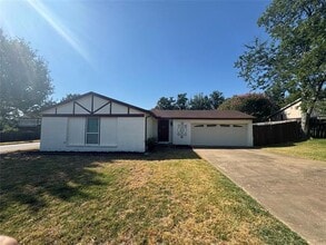 Building Photo - 4900 French Wood Dr