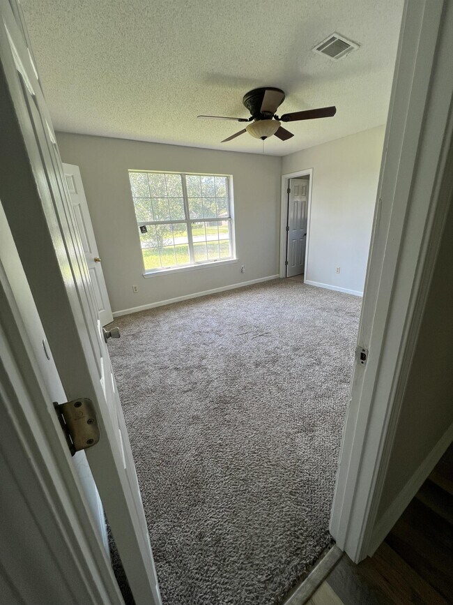 Building Photo - 857 Lyndsi Ln