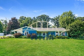 Building Photo - 17505 Royalcrest Dr