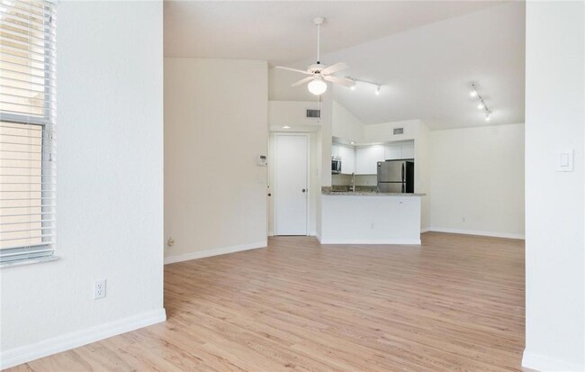 Building Photo - 417 Vista Isles Dr