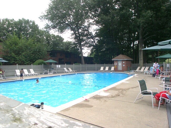 Foto del edificio - 1321 Worcester Rd