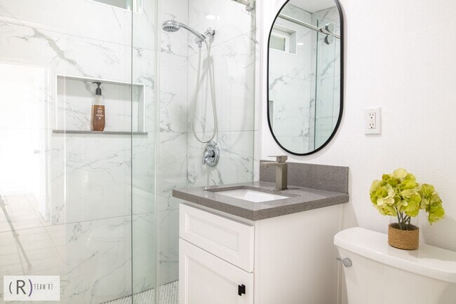 Building Photo - Charming and Classy Newly Renovated 2 Bedr...