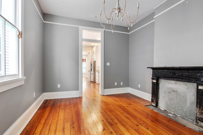 Foto del edificio - 3023 Banks- right