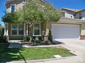 Building Photo - 2801 Amir Dr