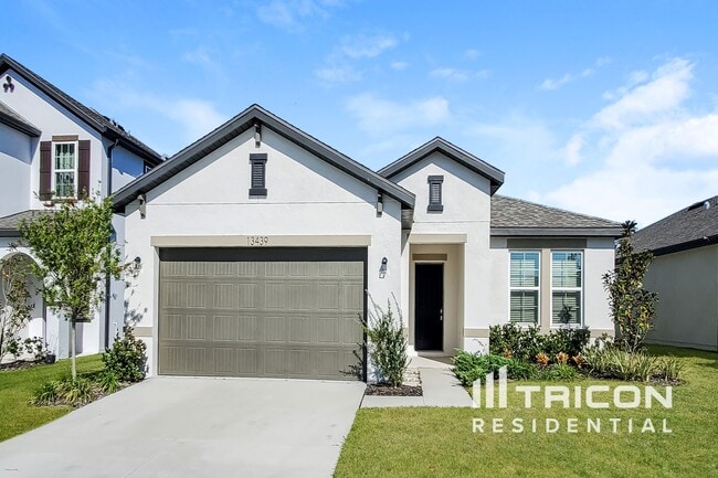 Building Photo - 13439 Palmera Vista Dr
