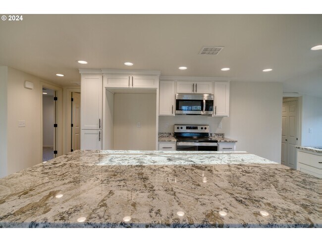 Building Photo - 33871 NE Blossom Dr