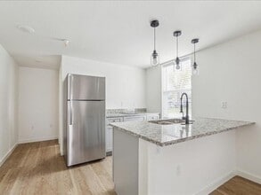 Building Photo - 905 74th St