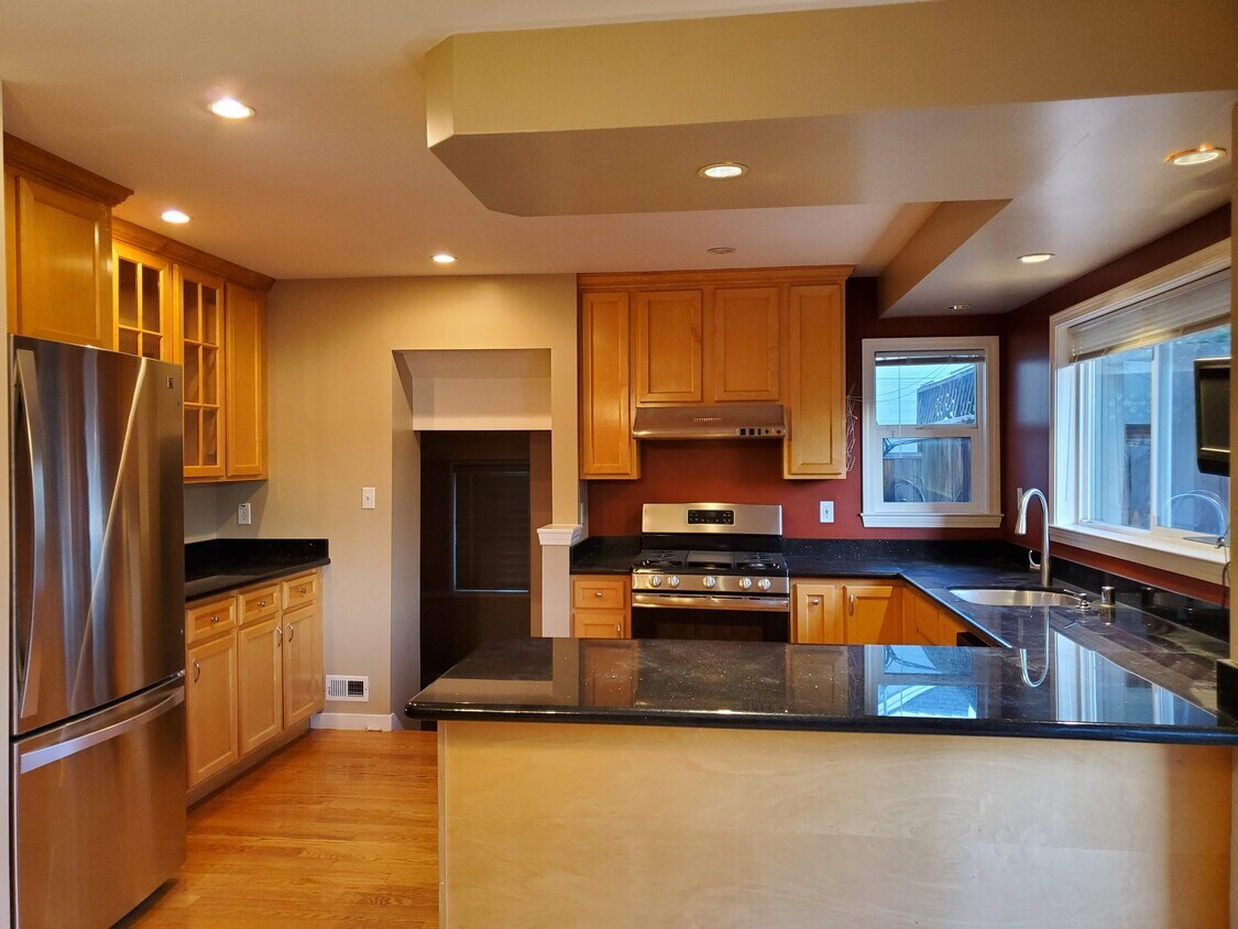 Primary Photo - 1108 Hawthorne Dr