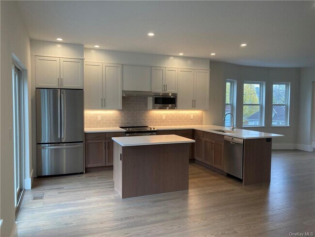 Building Photo - 21 Orchard Pkwy