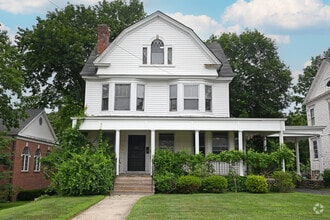 Building Photo - 137 Deer Hill Ave
