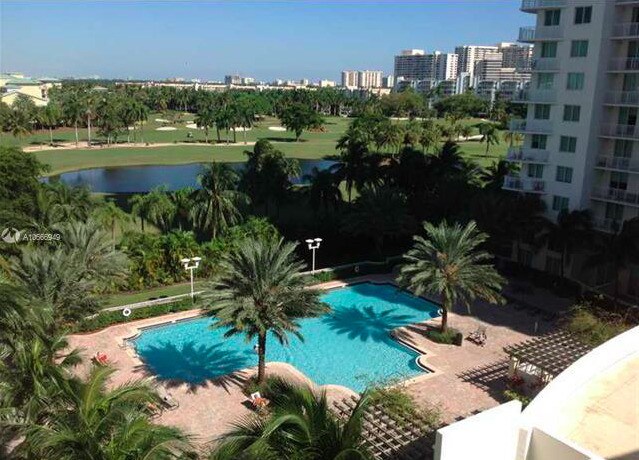 Foto principal - 1745 E Hallandale Beach Blvd