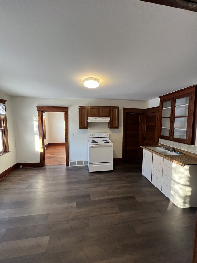 Building Photo - 23975 Tracy St