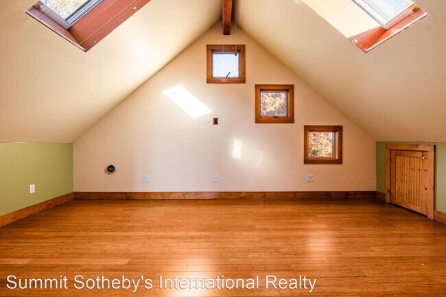 Building Photo - 3 br, 2 bath House - 932 Elm Ave