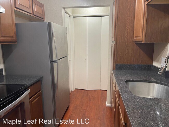 Building Photo - 2 br, 1.5 bath House - 14620 NE 35th St Ap...