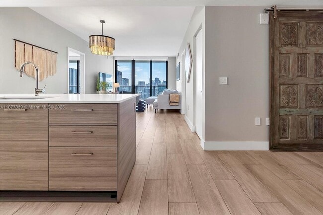 Foto del edificio - 121 NE 34th St