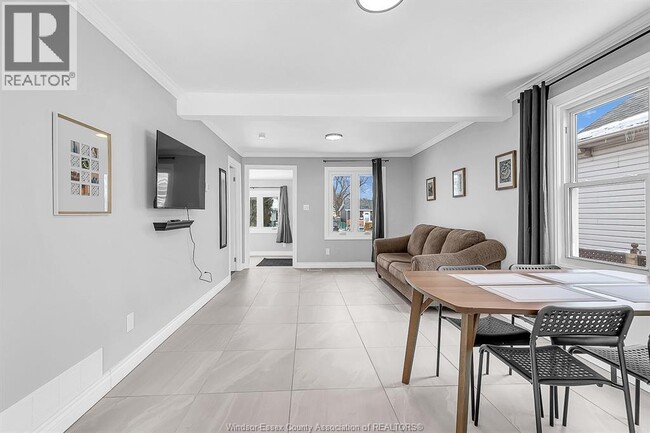 Building Photo - 687 Stanley St