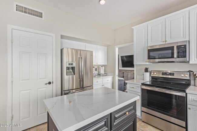 Foto del edificio - 16643 S 15th St