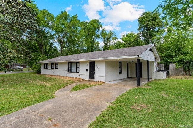 Building Photo - 1301 Beaumont Dr