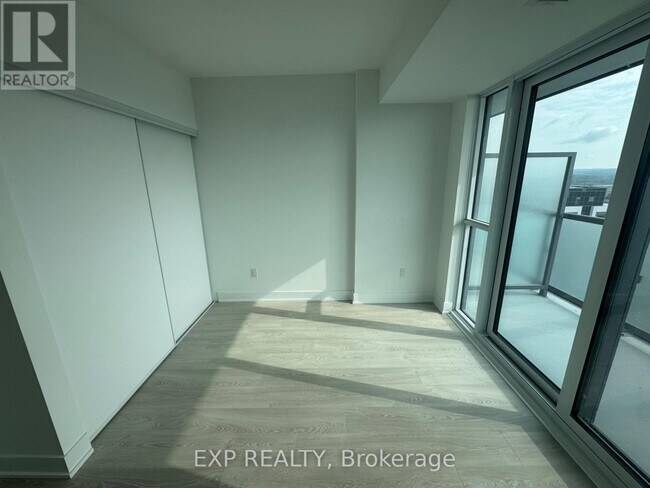 Photo du bâtiment - 2545 Simcoe St N