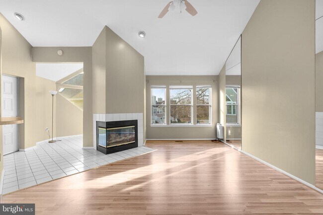 Building Photo - 7640 Coachlight Ln