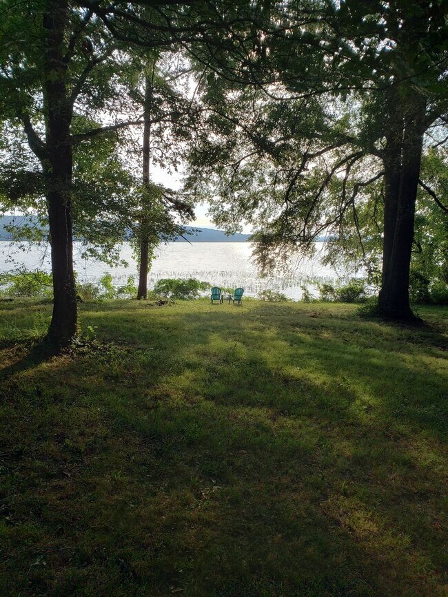 Foto del edificio - 32 Russell Ln