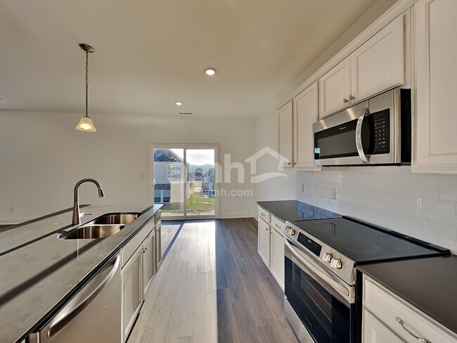 Building Photo - 231 Marin Dr