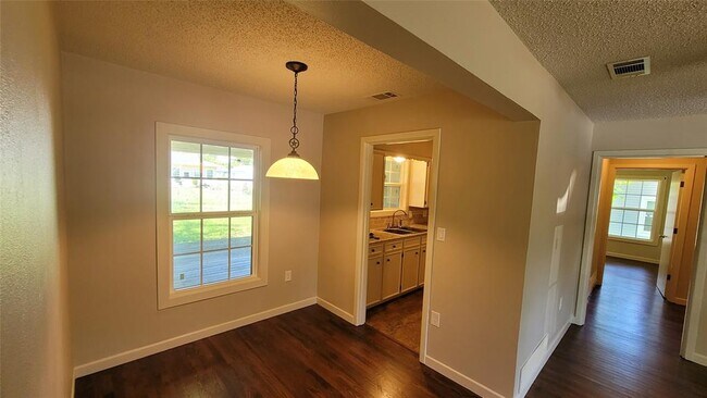 Foto del edificio - 1709 Crestridge Dr
