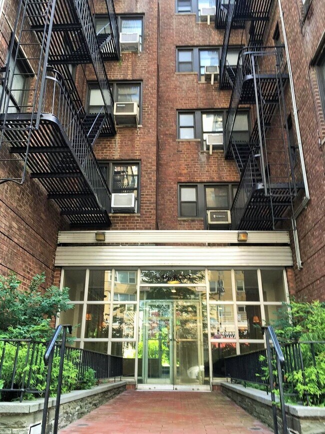 Foto del edificio - 54 E 8th St