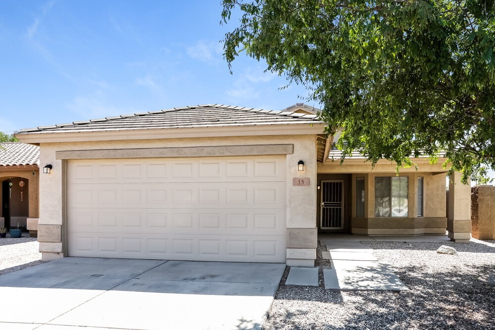 Primary Photo - 15 E Coral Bean Dr