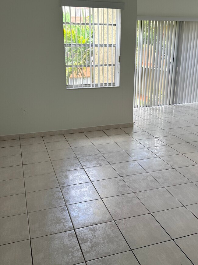 Foto del edificio - 9321 SW 4th St
