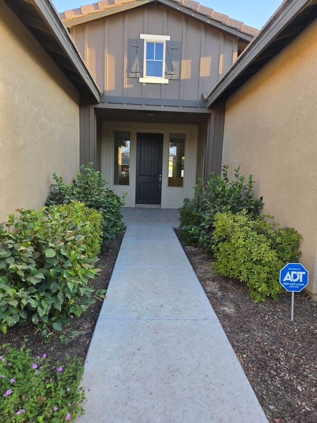 Building Photo - HIGHGATE 3 BED 2 BATH HOUSE RENTAL