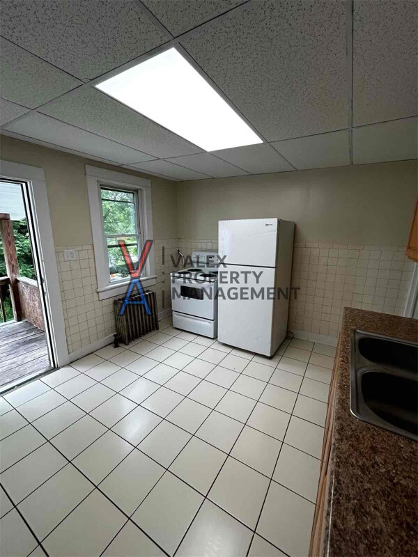Foto del edificio - 2649 Olyphant Ave