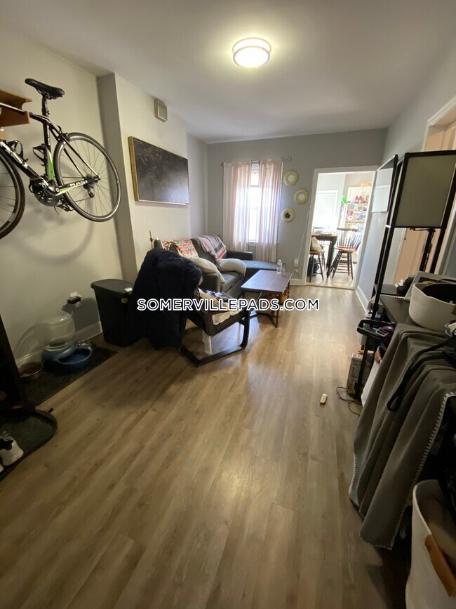 Building Photo - 16 Crescent St