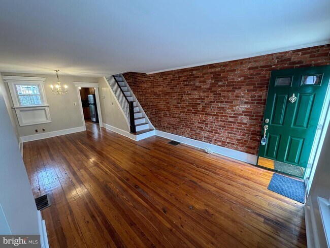 Building Photo - 1613 Laurel St