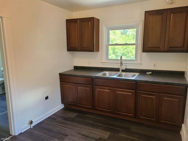 Building Photo - 2 br, 1 bath Duplex - 218 Jones St
