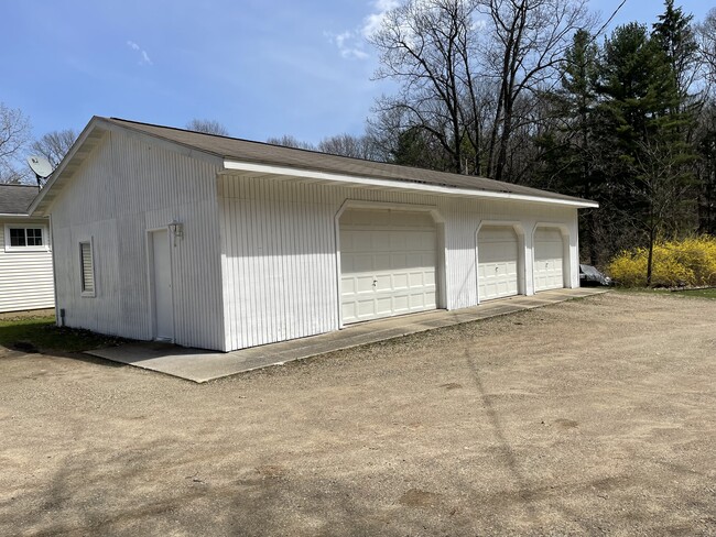 Garage - 12085 S Sherman Lake Dr