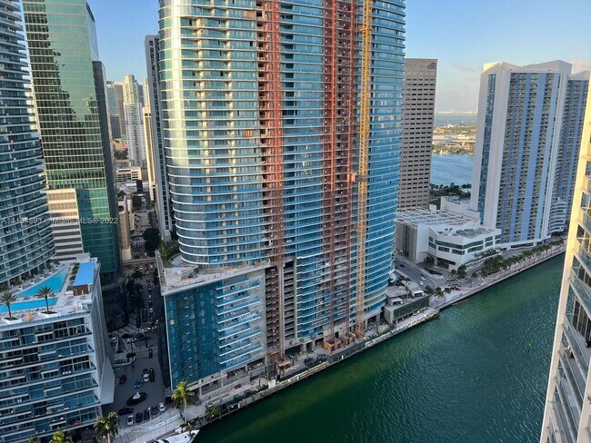 Building Photo - 475 Brickell Ave