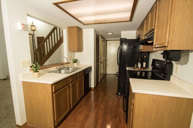 Building Photo - 6228 Sawmill Woods Dr