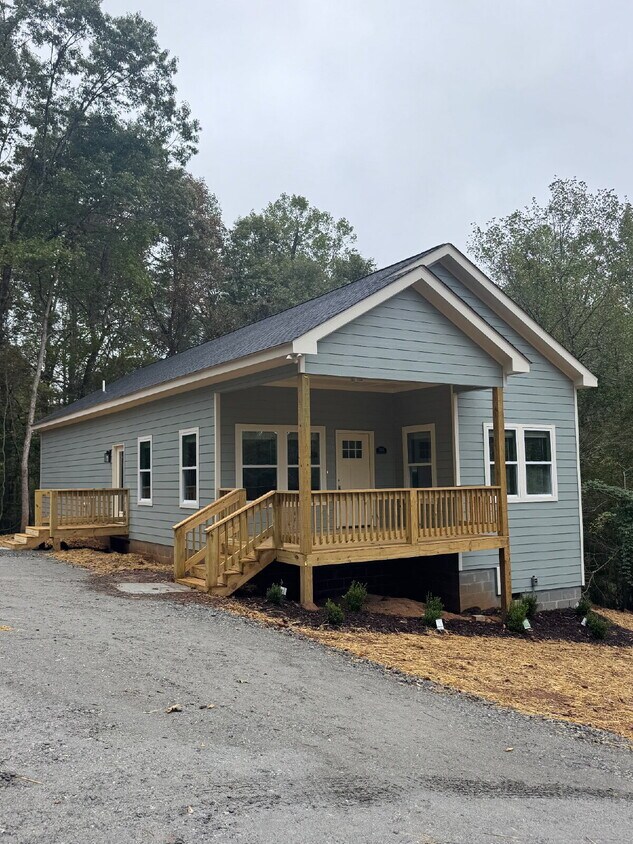 Primary Photo - New Construction in North Hall for Rent!