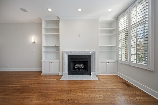 Foto del edificio - 2658 N Southport Ave