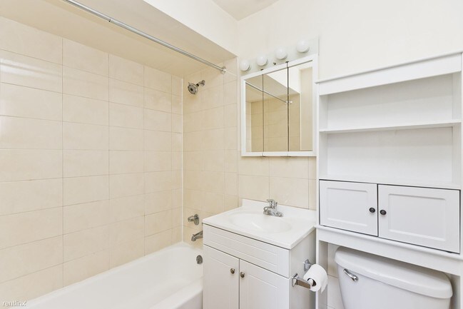 Foto del edificio - Studio, 1 bath  - 426 W Barry Ave 311
