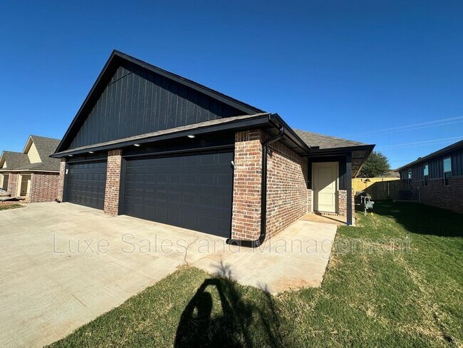 Building Photo - 11504 Mackenzie Wy