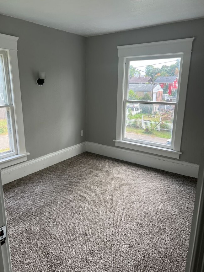 Building Photo - 3 Bedroom NW Canton House for Rent