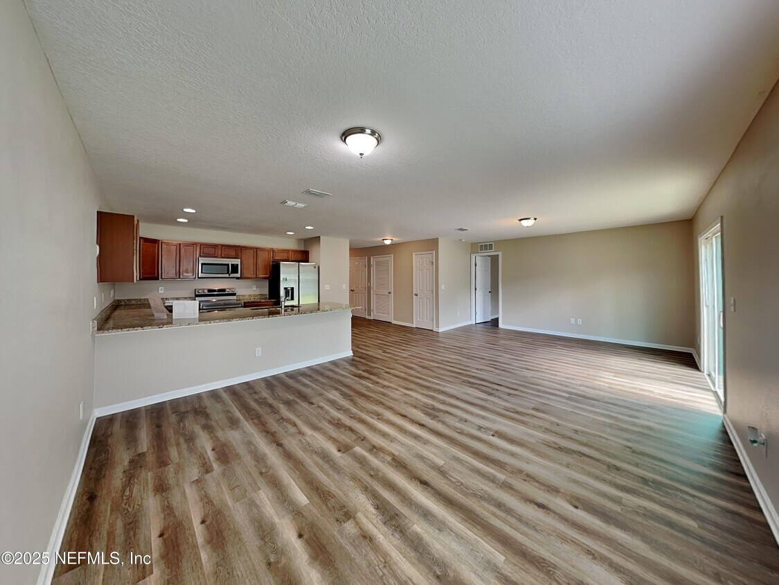 Foto principal - 7063 Camfield Landing Dr