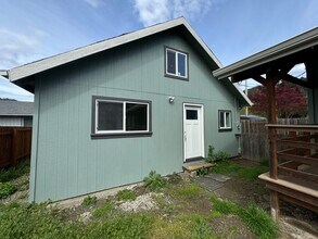 Building Photo - 212 Moreland Ave